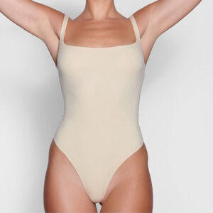 Skims Kim Kardashian Fits Everybody Square Neck Thong Bodysuit in Sand Size XS
